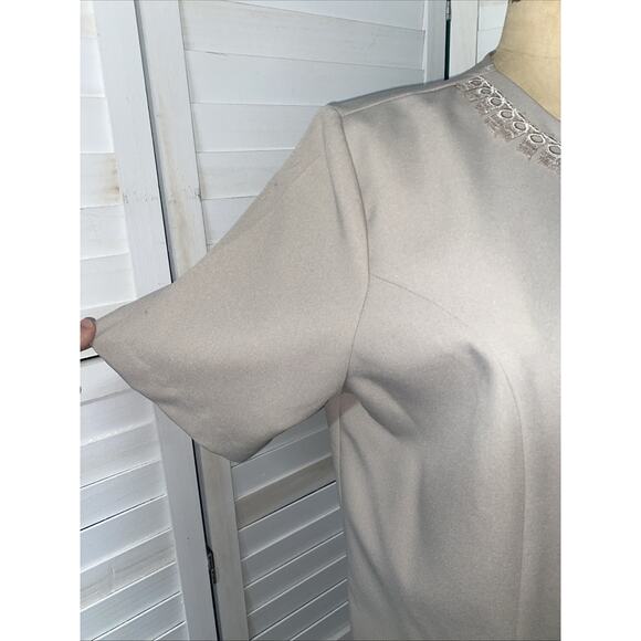 Elisabeth Williams 90s Taupe Women’s 2 Piece Skirt Suit Polyester Large - Picture 3 of 10